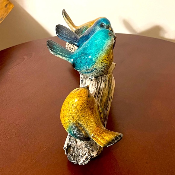 Beautiful Colorful Birds figurines on the branch. - Picture 4 of 9